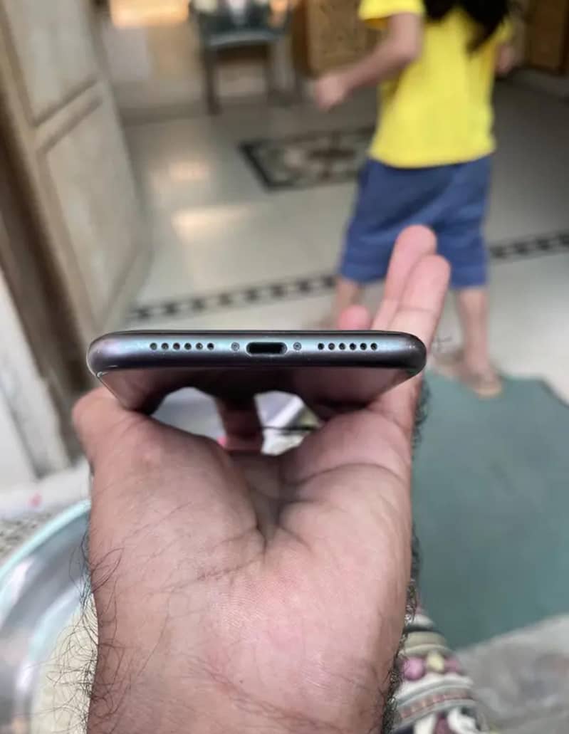 Apple iPhone 11 3