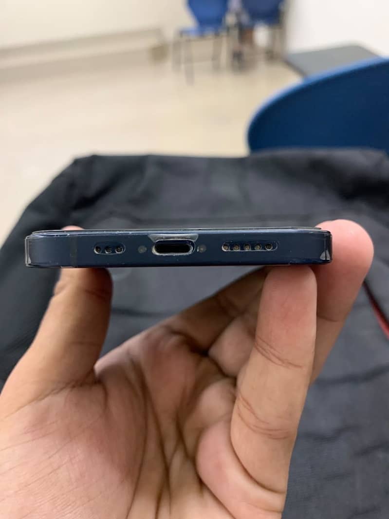 Apple iPhone 12 4
