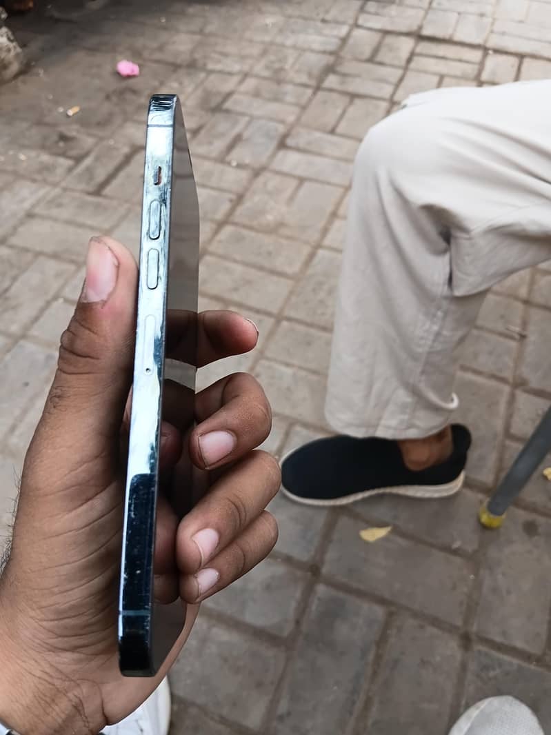 Apple iPhone 13 Pro Max 3