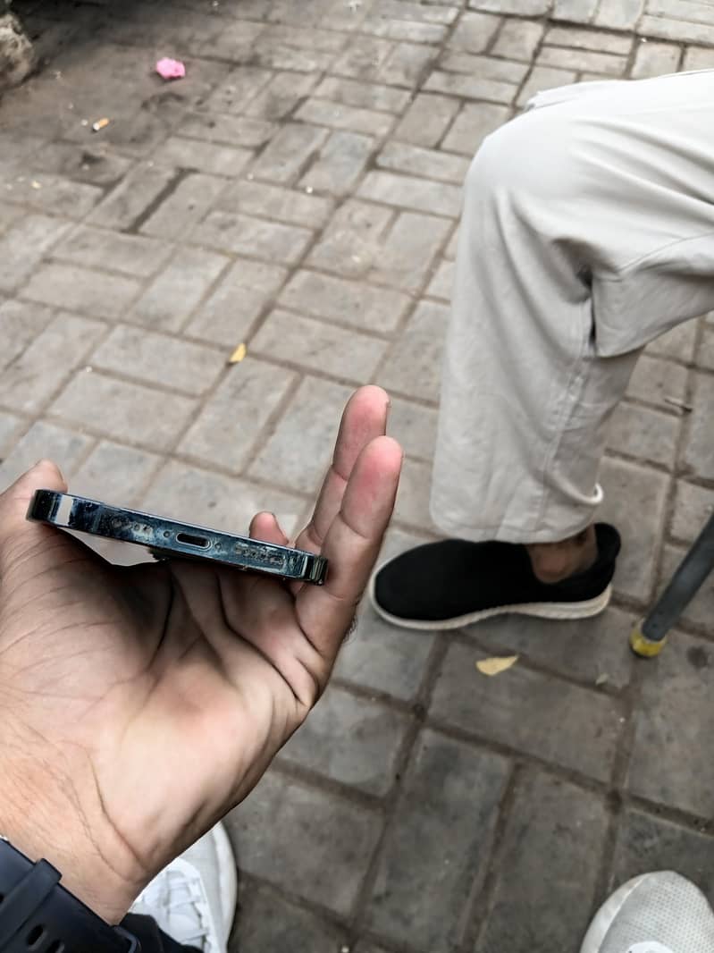 Apple iPhone 13 Pro Max 4