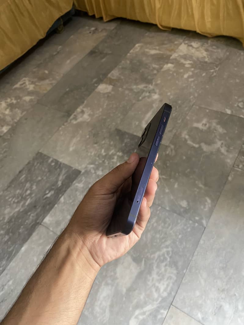 Apple iPhone 12 3