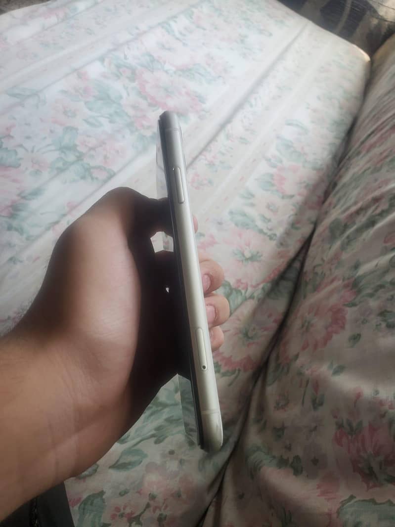 Apple iPhone 11 6
