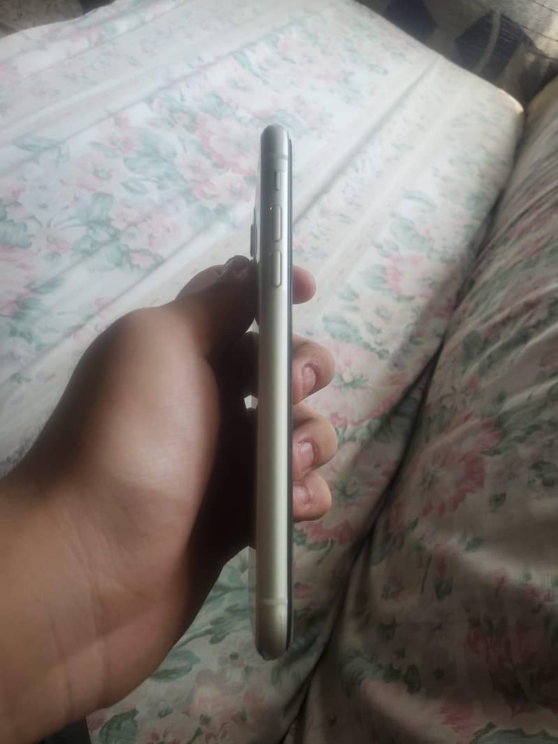 Apple iPhone 11 7