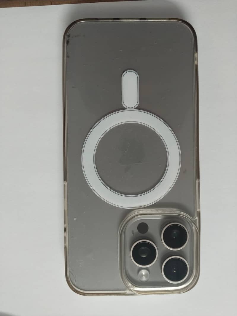 iPhone 15 pro max 4