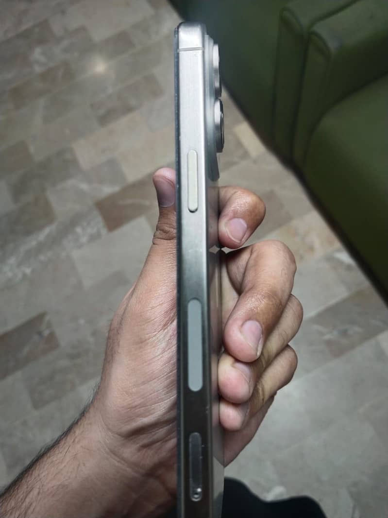 iPhone 15 pro max 5