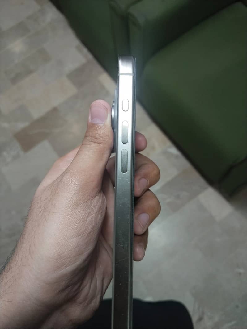 iPhone 15 pro max 6