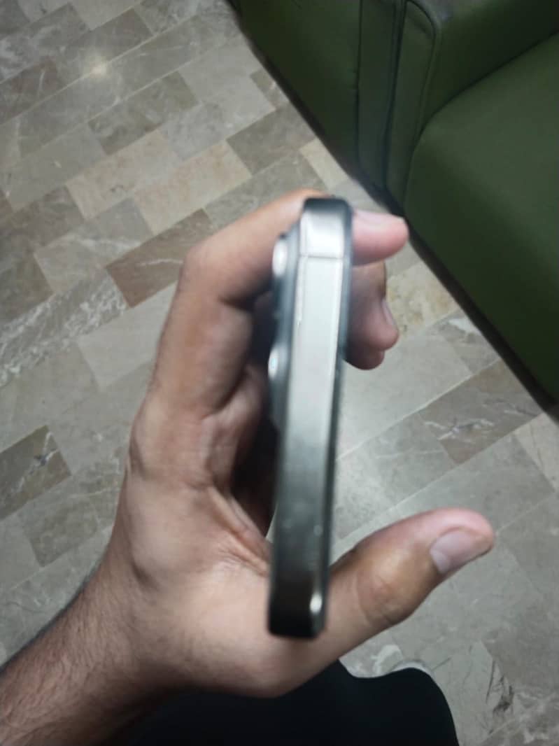 iPhone 15 pro max 8