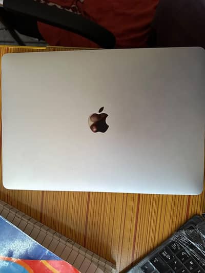 MacBook Pro 2019 i7 16gb ram 1TB storage