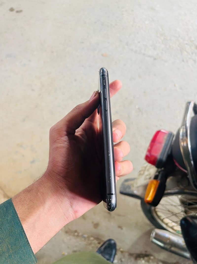 Apple iPhone 11 0