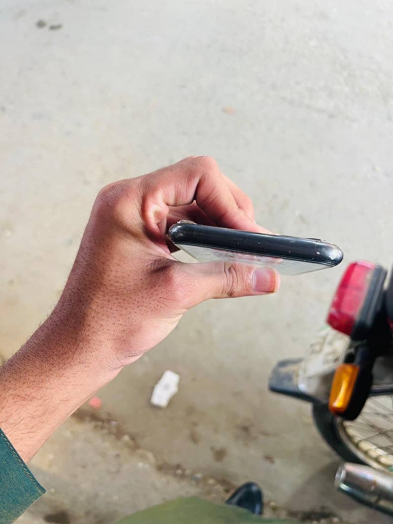 Apple iPhone 11 3