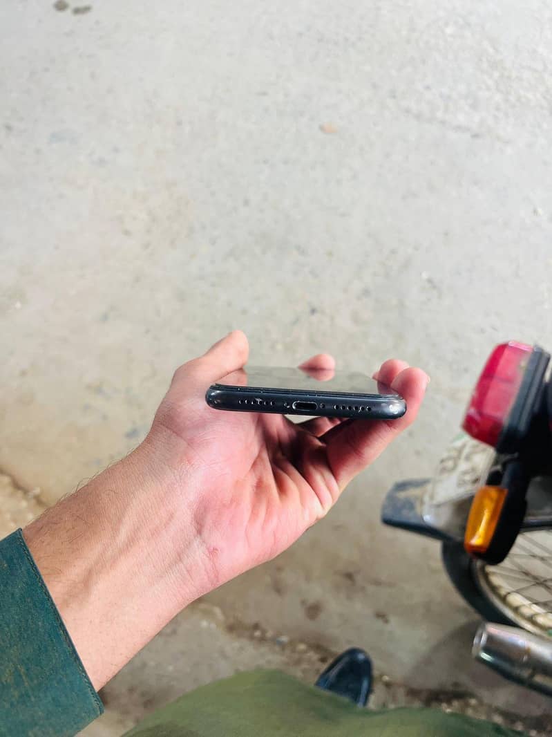 Apple iPhone 11 5
