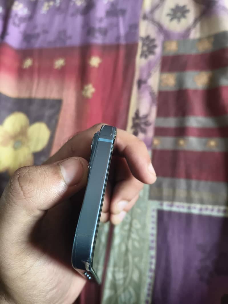 Apple iPhone 14 3