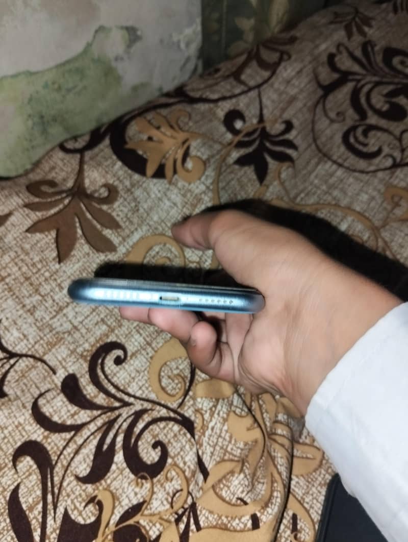 iPhone XR 3