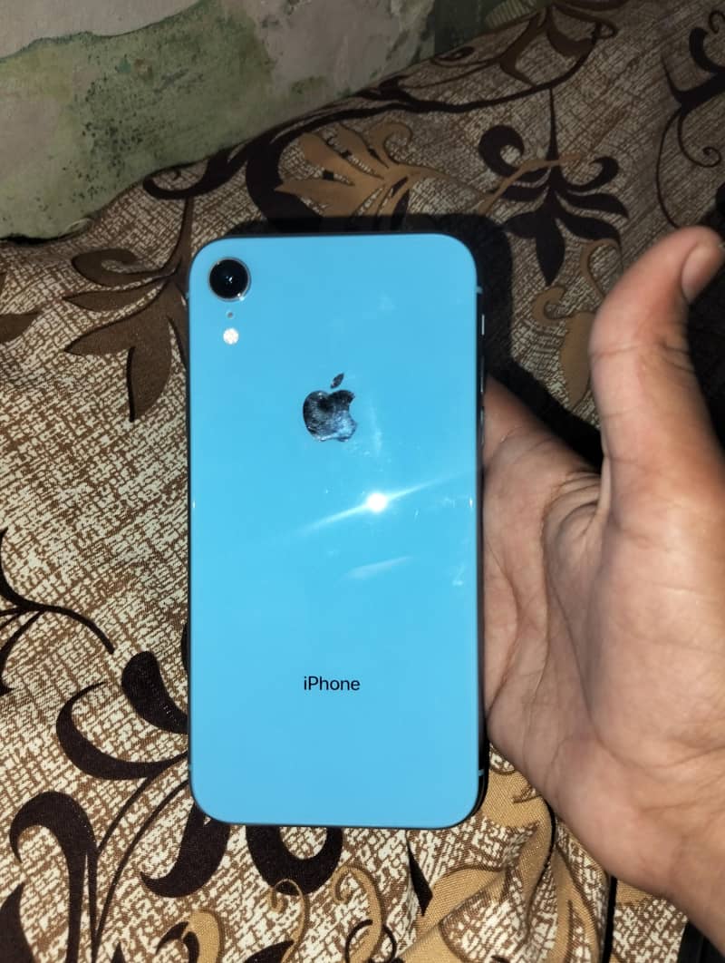 iPhone XR 4