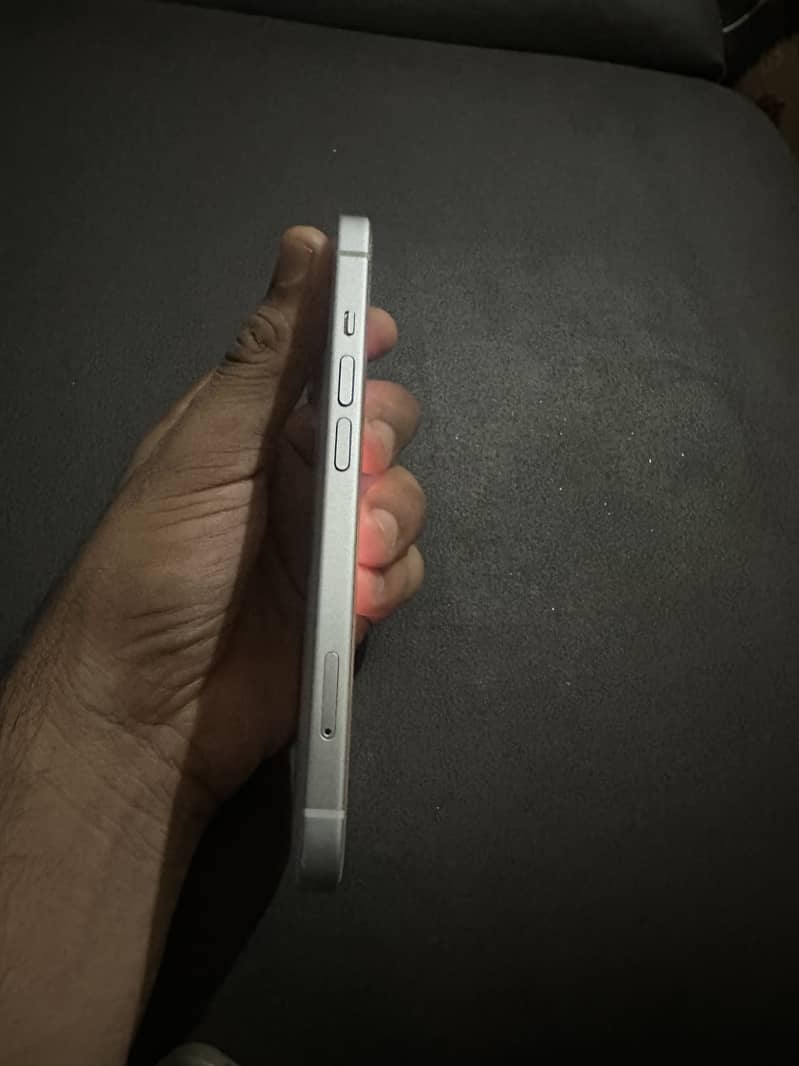 Apple iPhone 15 5