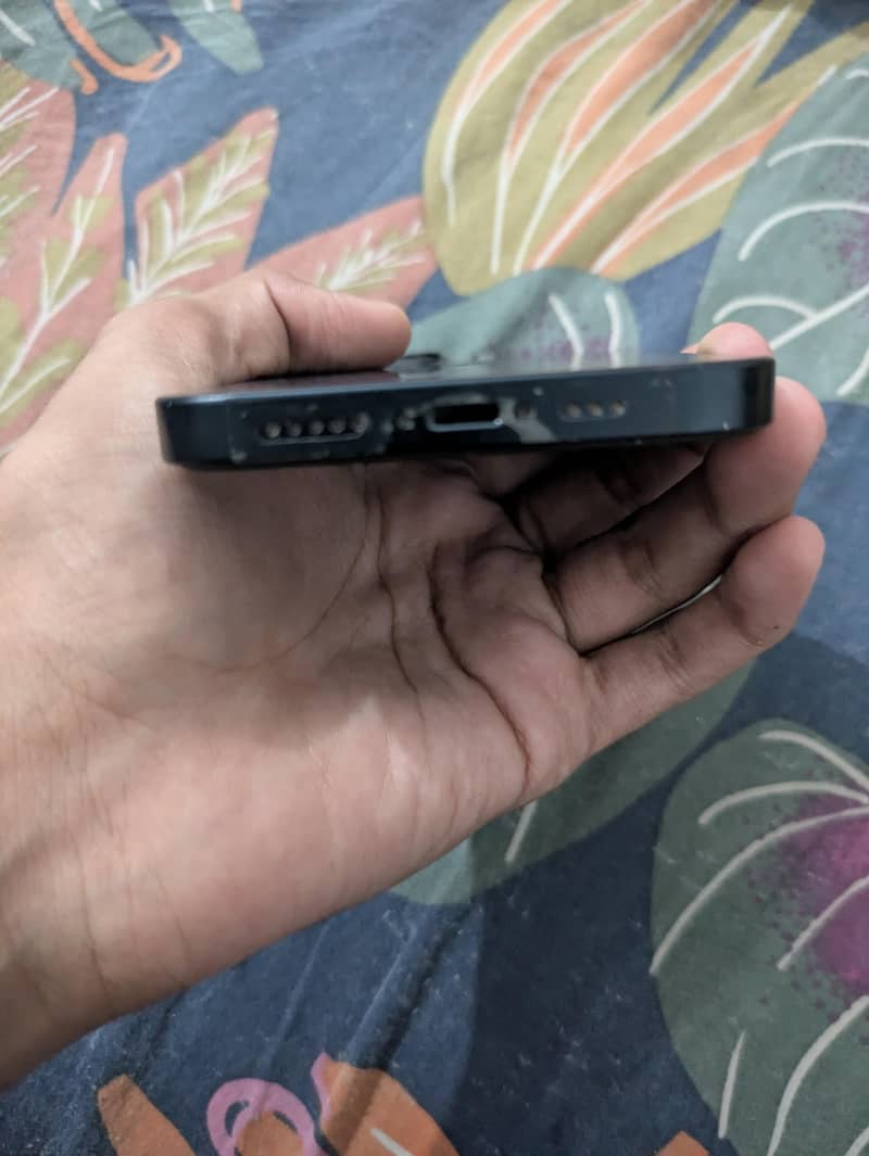 Apple iPhone 13 4