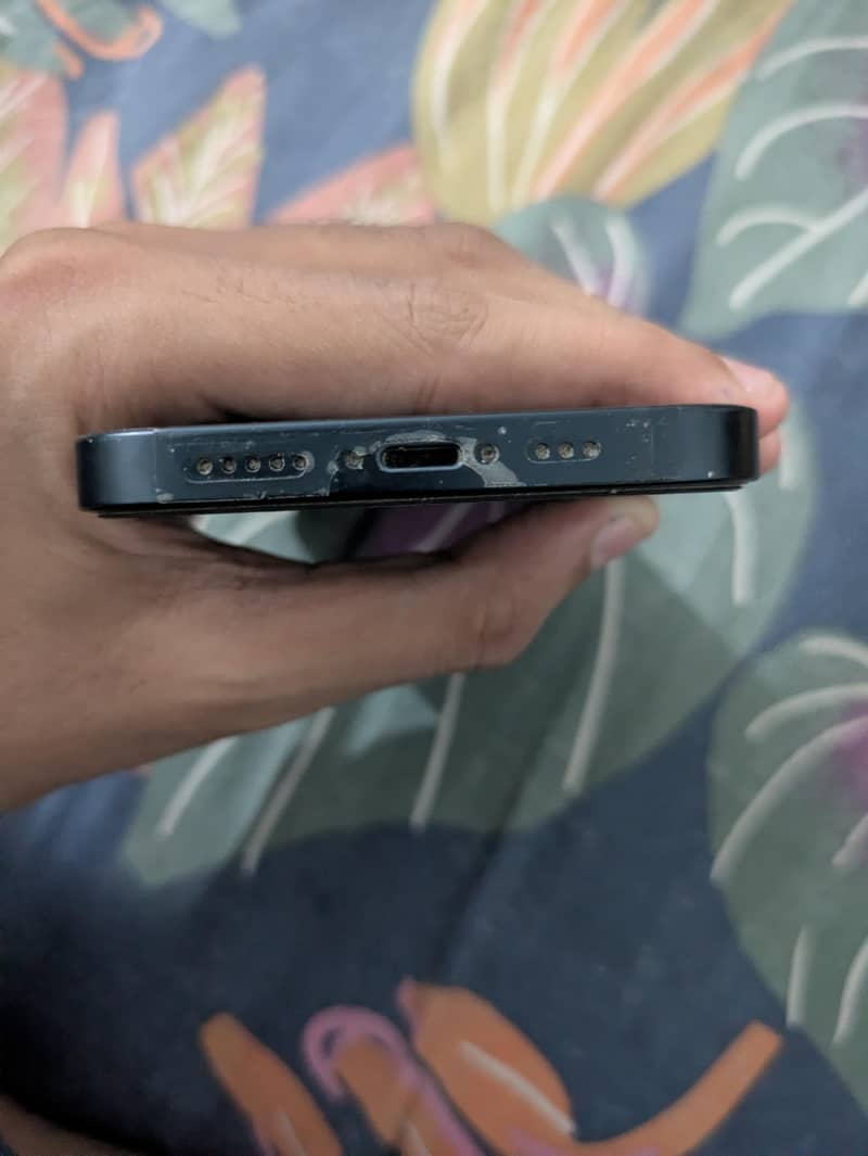 Apple iPhone 13 5