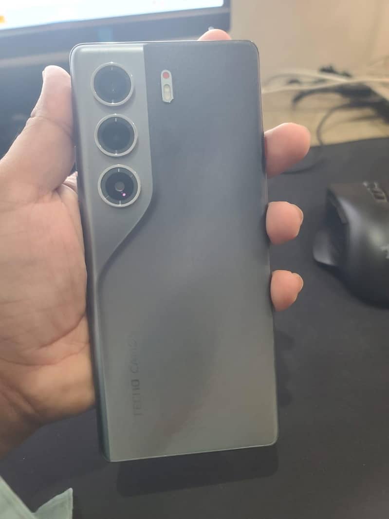 Tecno CAMON 40 Pro 4