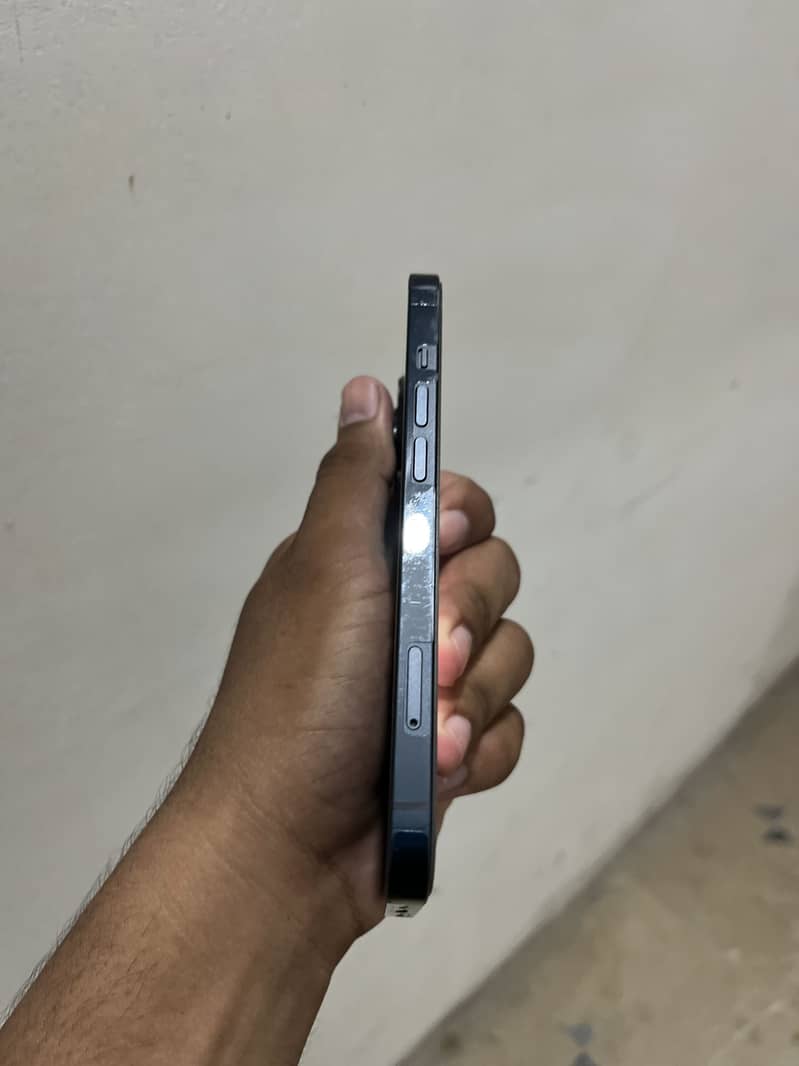 Apple iPhone 13 2