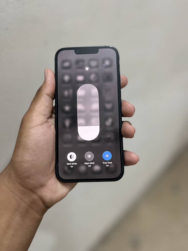 Apple iPhone 13 4