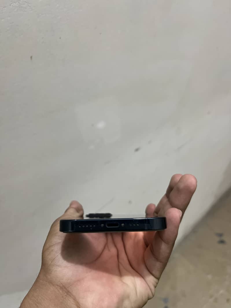 Apple iPhone 13 5