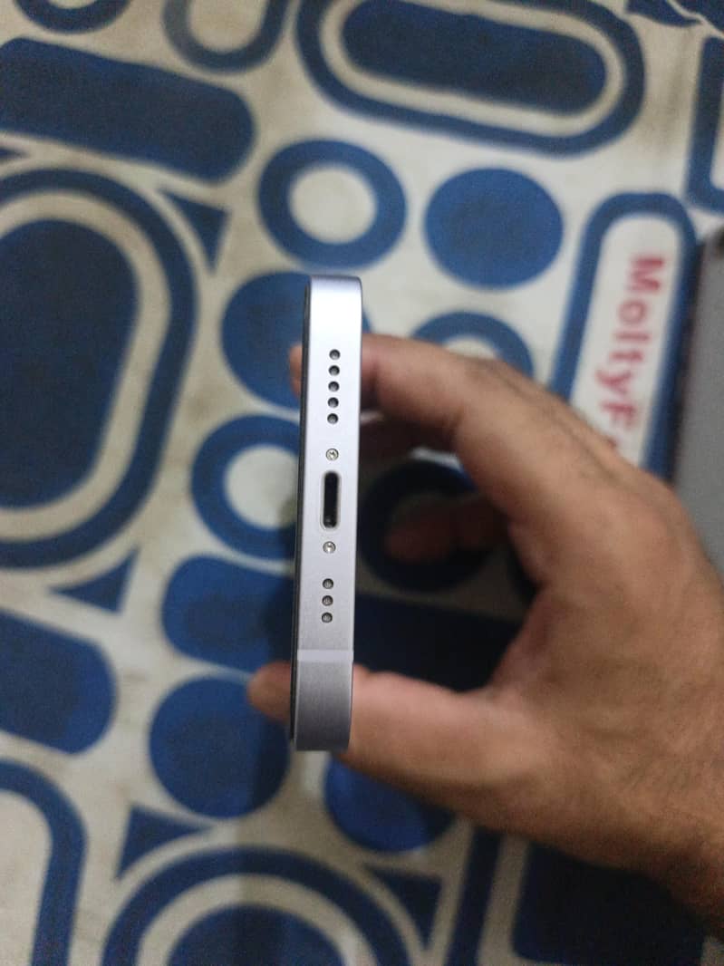 Apple iPhone 14 3