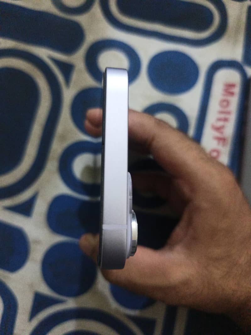 Apple iPhone 14 4