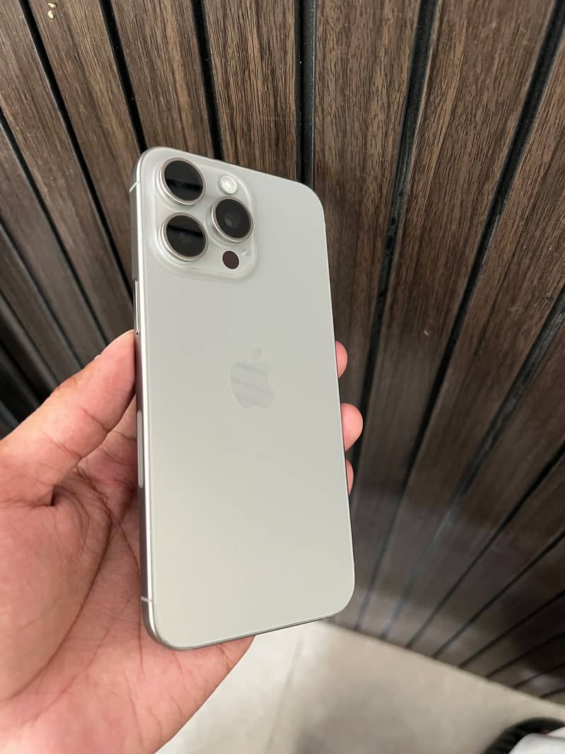 Apple iPhone 15 Pro Max 0