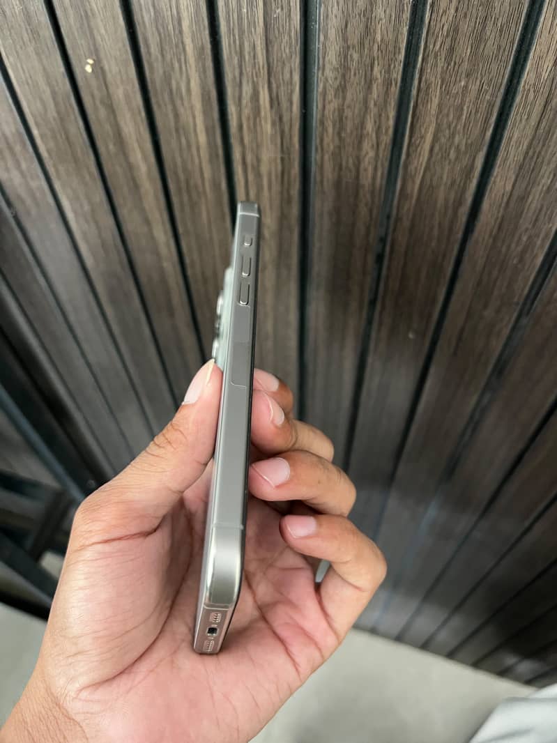 Apple iPhone 15 Pro Max 3
