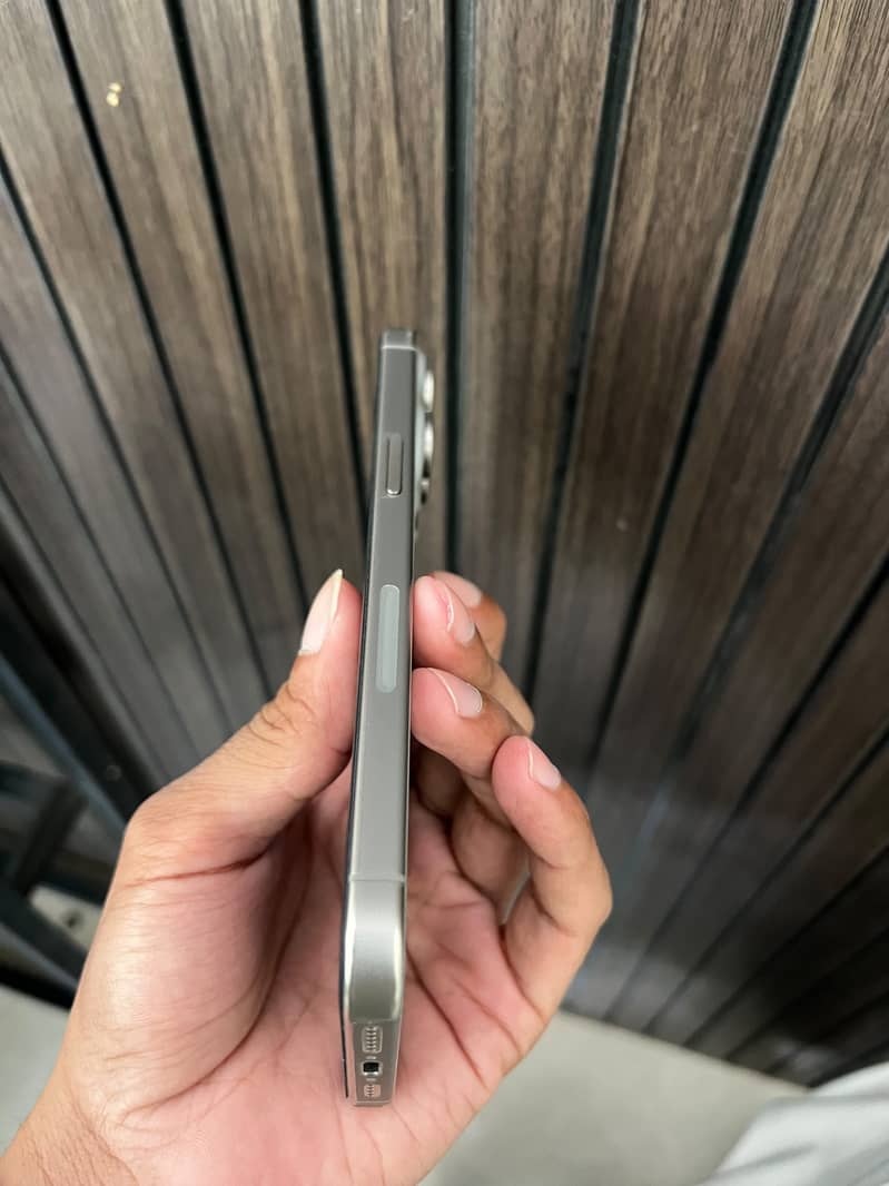 Apple iPhone 15 Pro Max 4