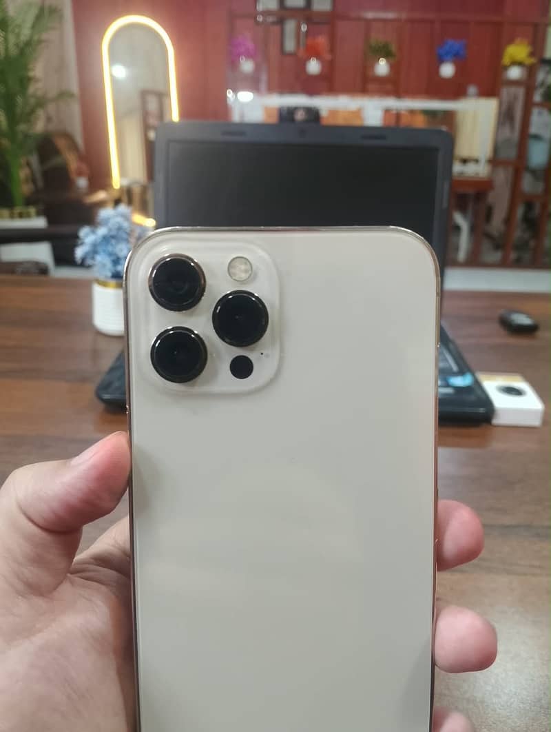 Apple iPhone 12 Pro Max 3