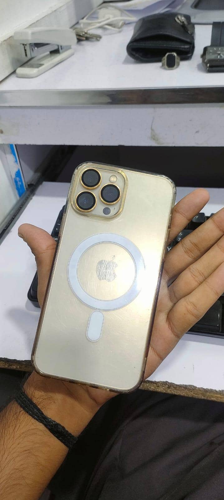 Apple iPhone 13 Pro Max 1