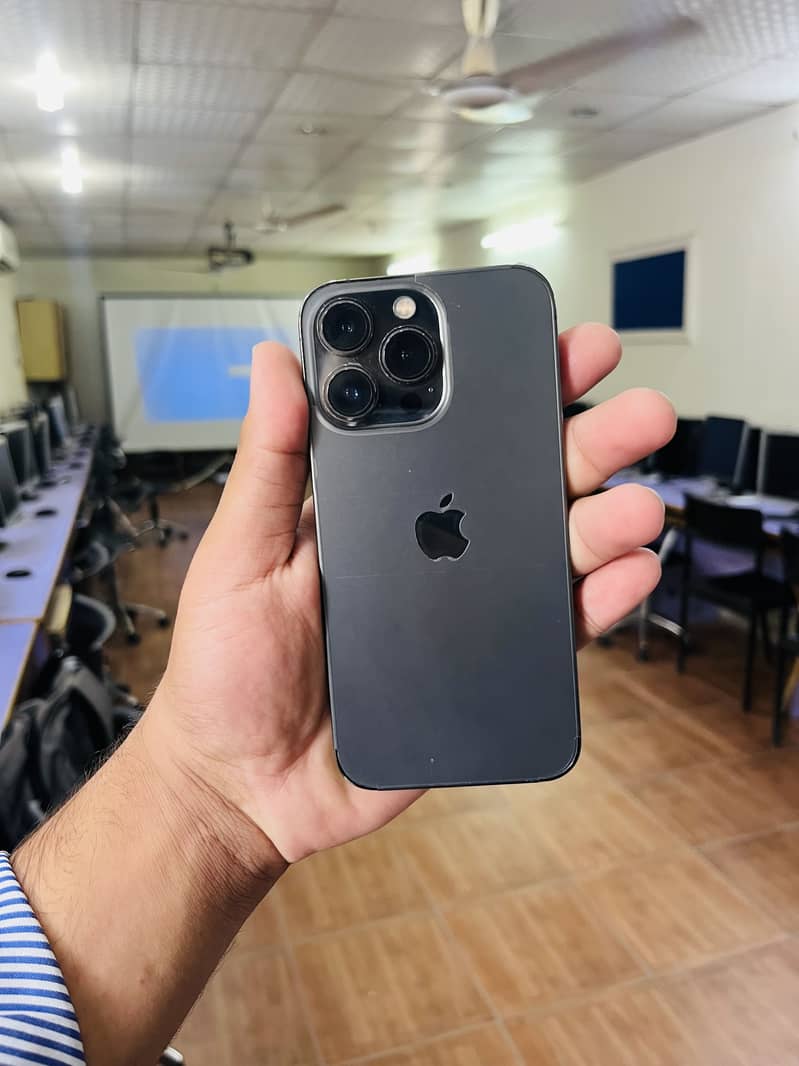 Apple iPhone 13 Pro 1