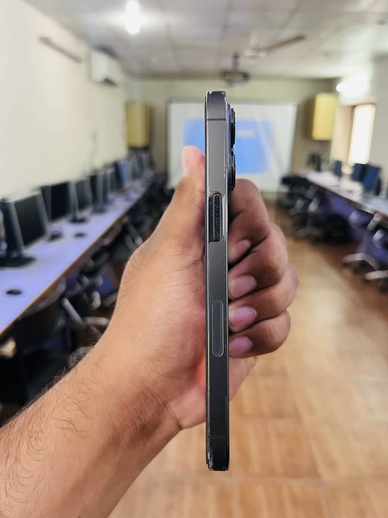 Apple iPhone 13 Pro 2