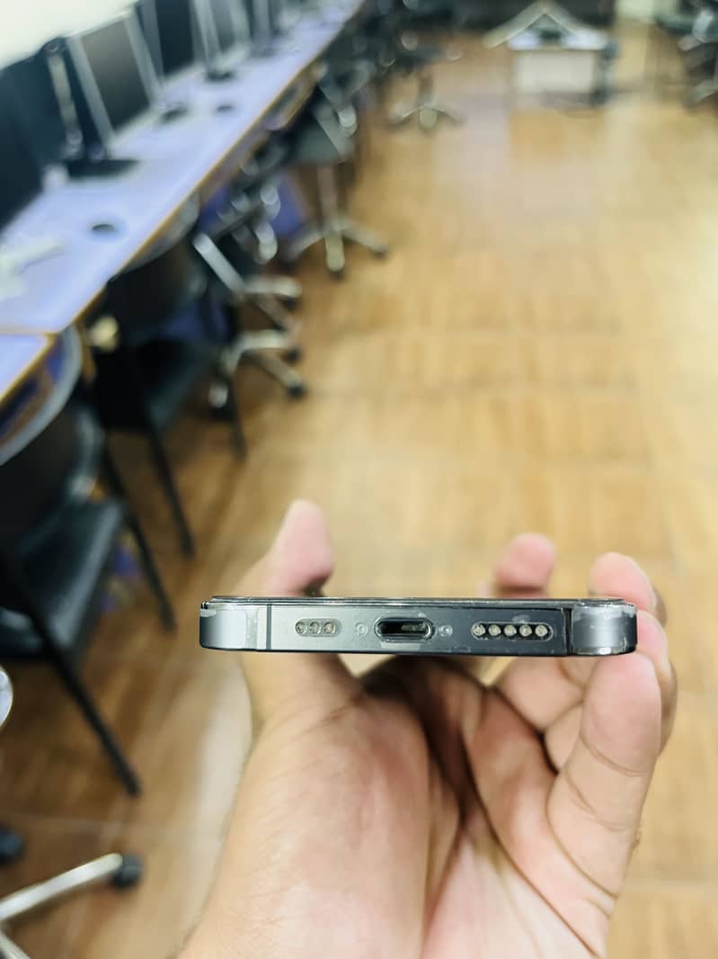 Apple iPhone 13 Pro 4