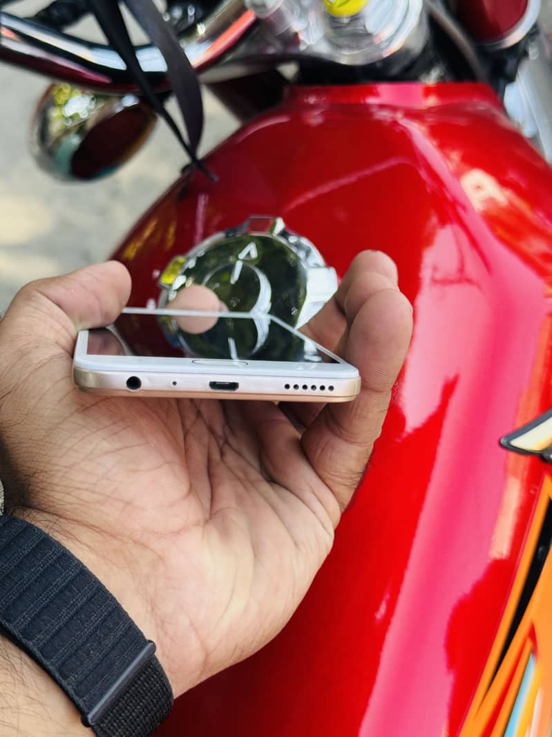 Oppo A57 4