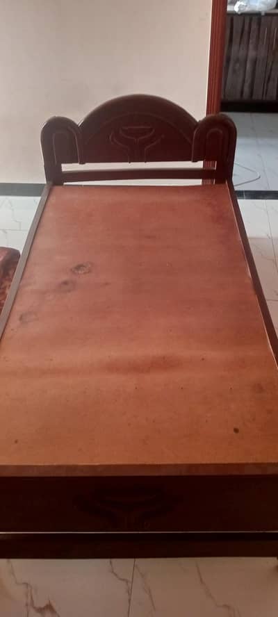 1 single bad wooden metrial