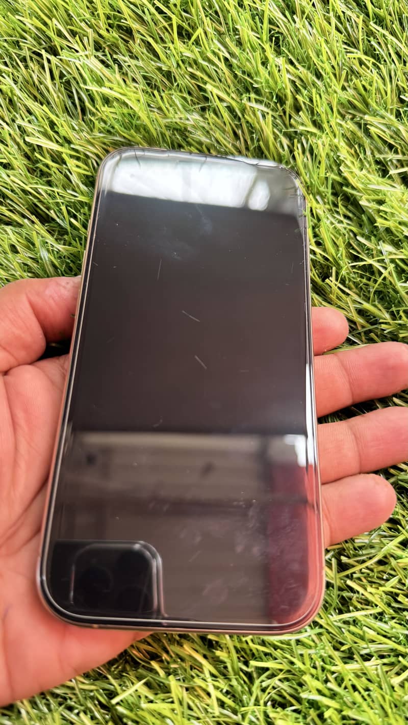 Apple iPhone 16 Pro 2