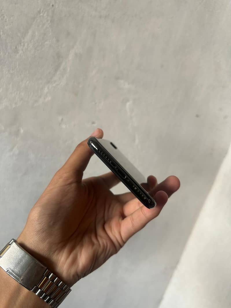Apple iPhone X 3