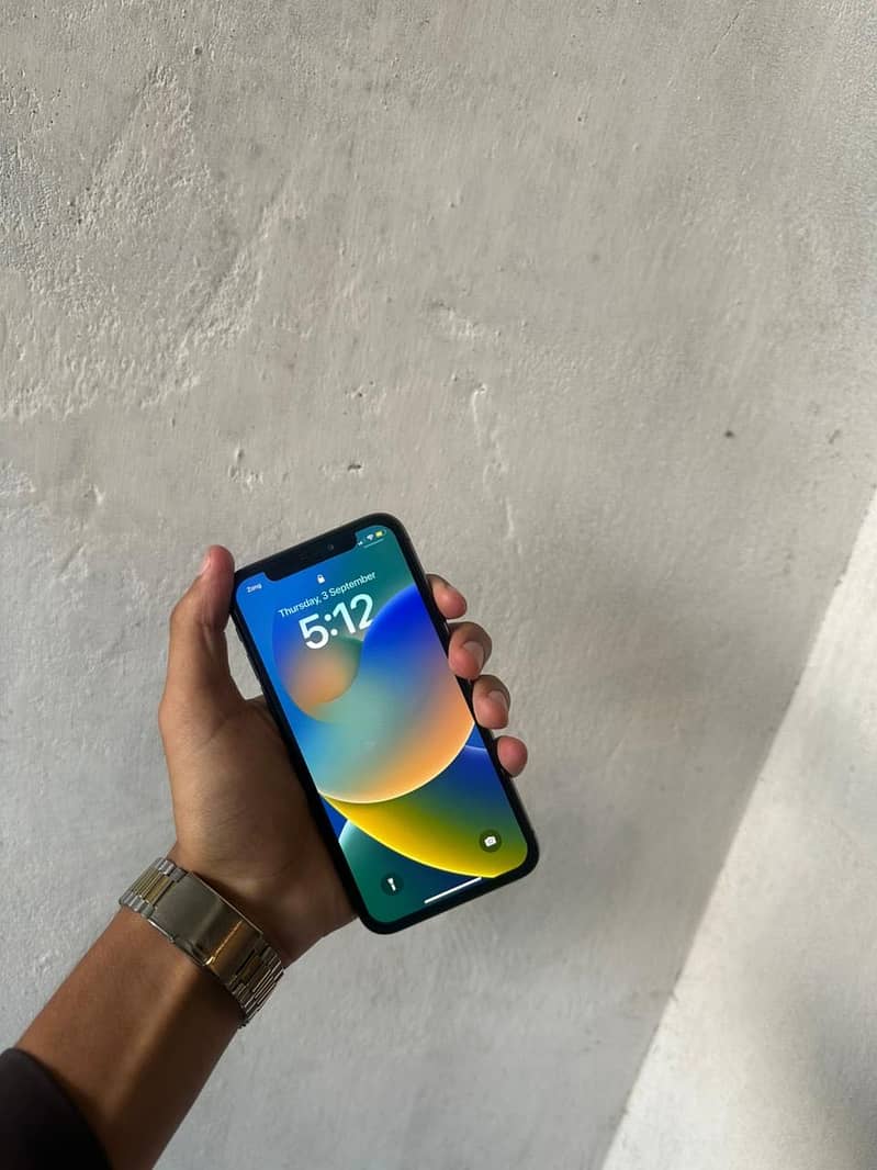 Apple iPhone X 4