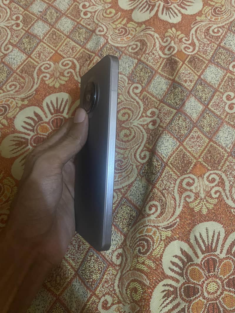 Sharp Aquos R7 4