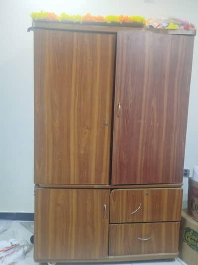 2 door big wardrobe with 3 drawers