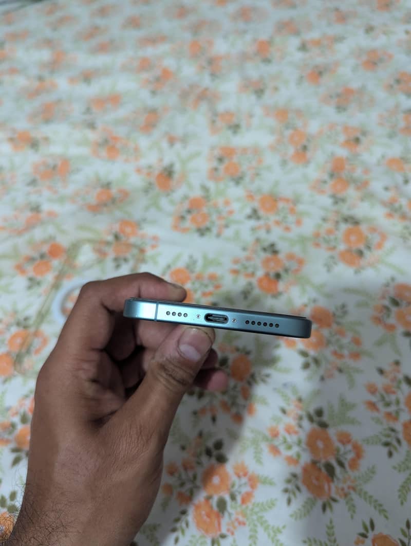 Apple iPhone 16 Plus 4