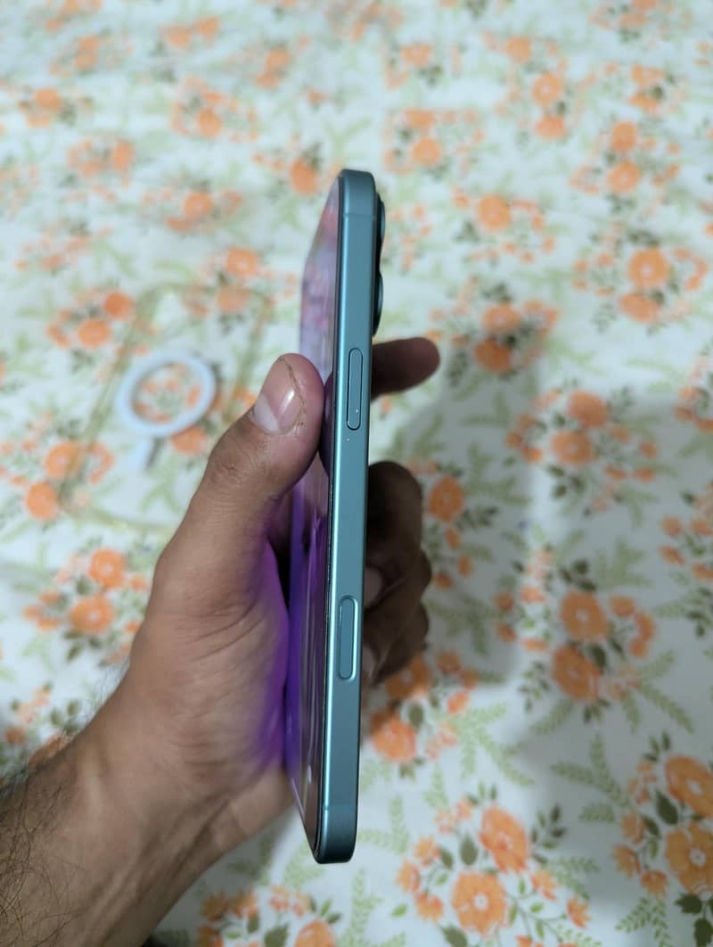 Apple iPhone 16 Plus 7