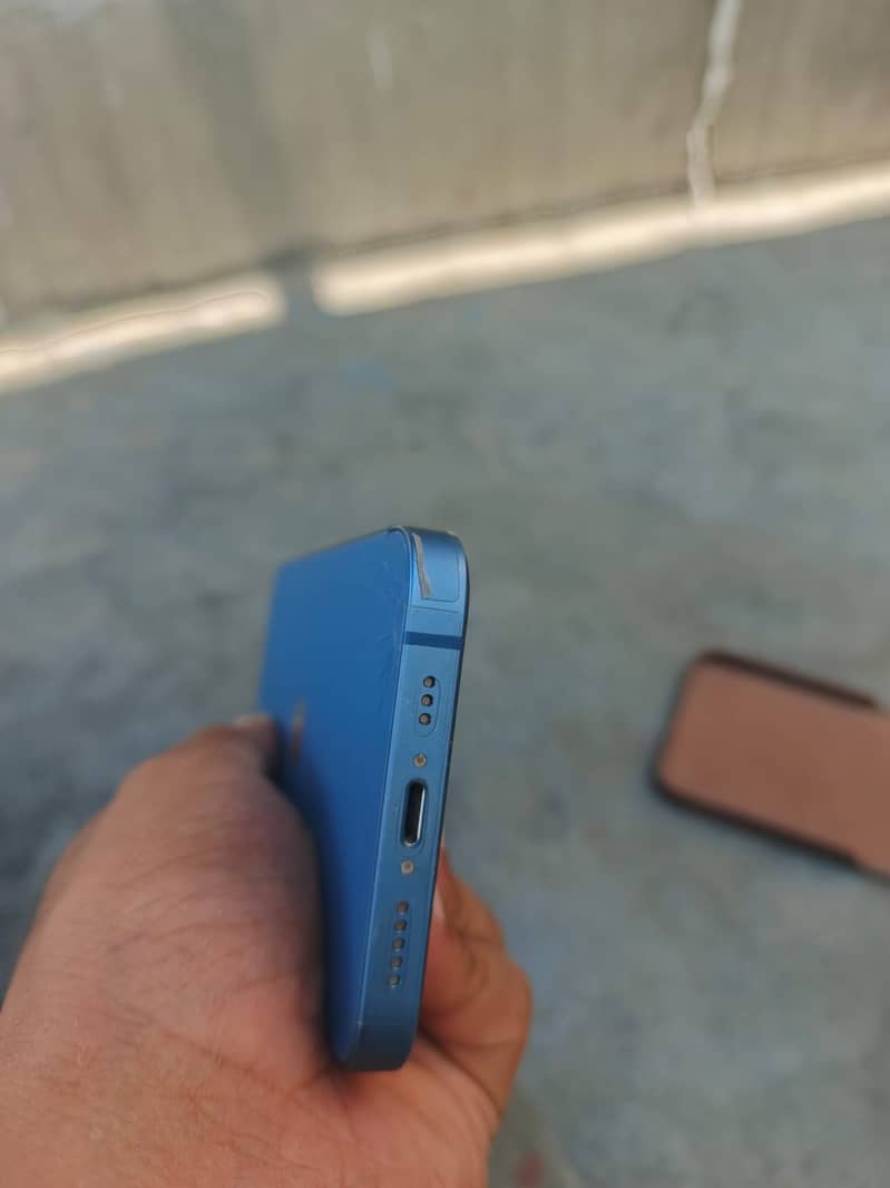 Apple iPhone 13 2