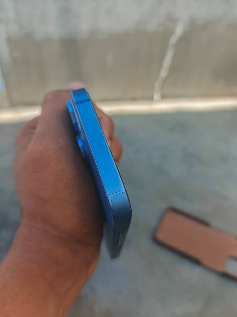 Apple iPhone 13 4