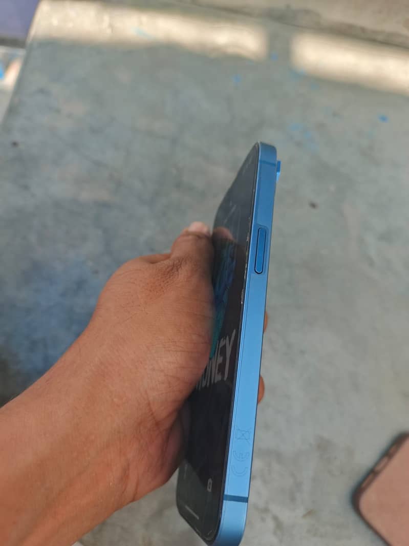 Apple iPhone 13 5