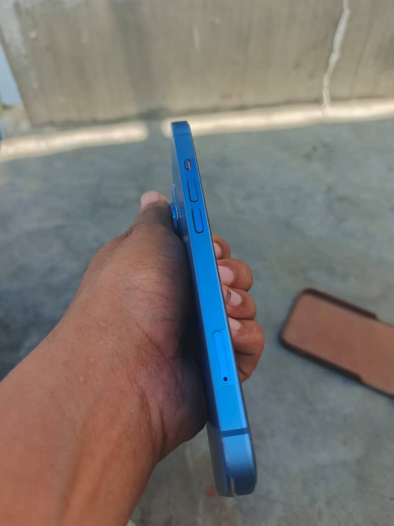 Apple iPhone 13 6