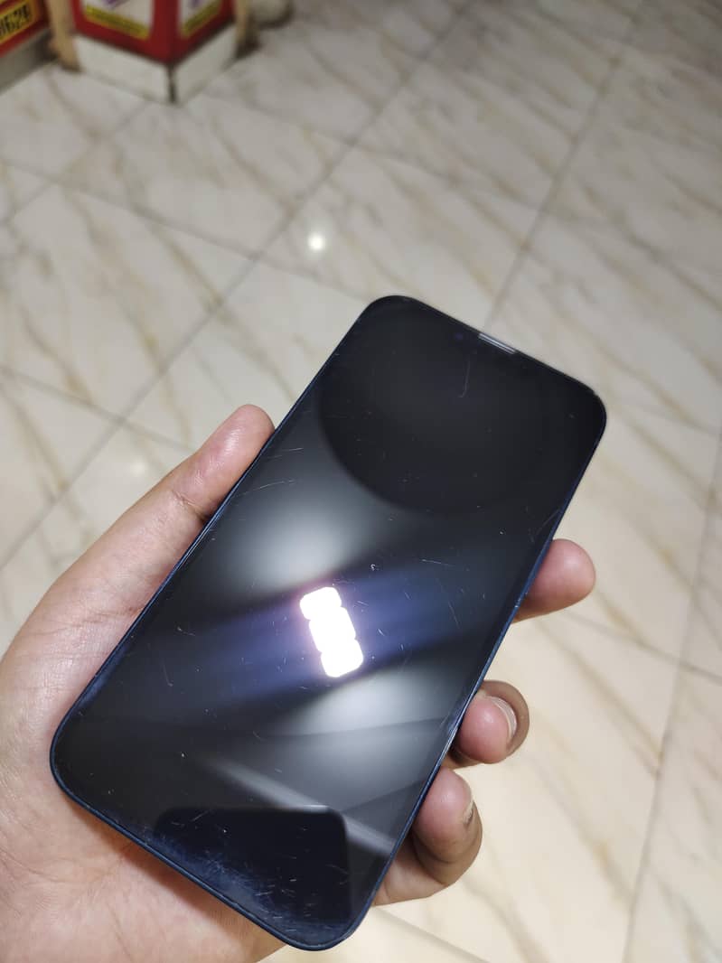 Apple iPhone 13 2
