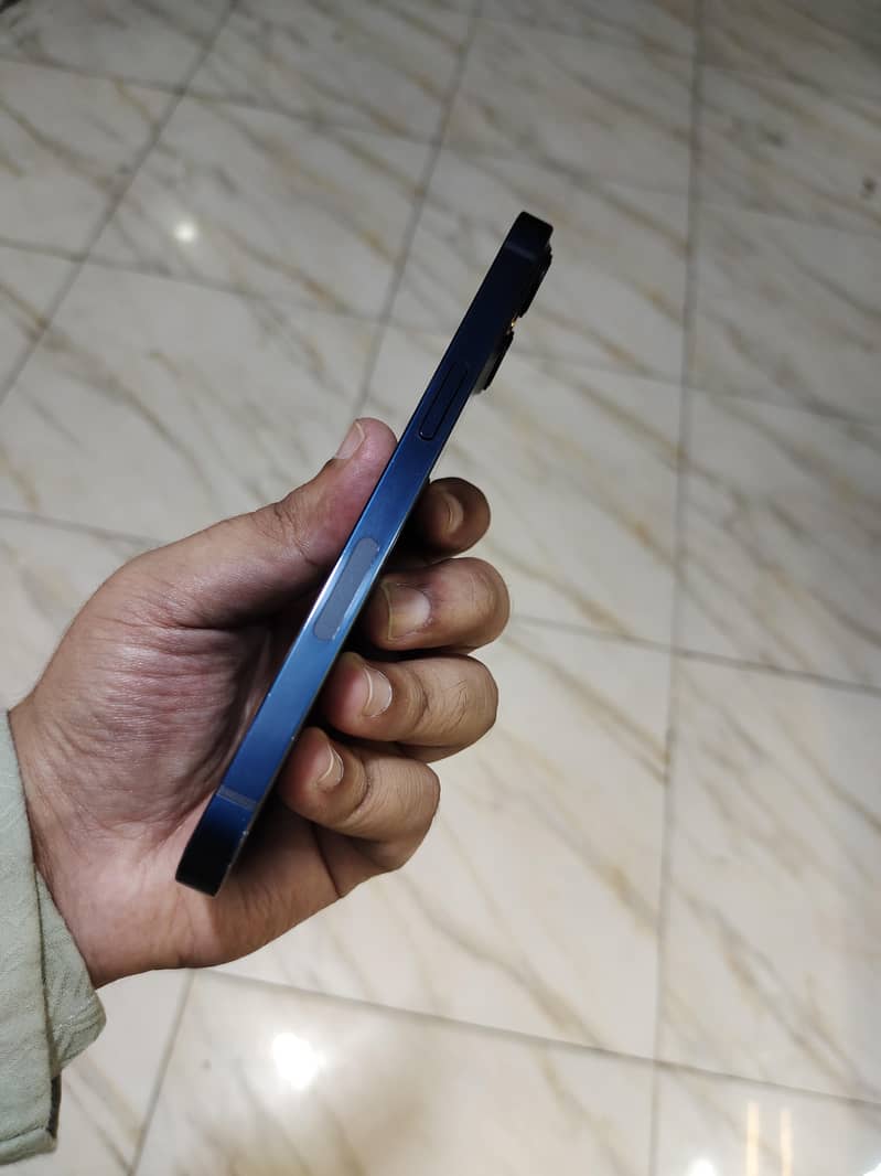 Apple iPhone 13 3